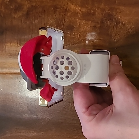 Bath and Body Works Holiday Cat Wallflowers Fragrance Plug - Picture 7 of 8